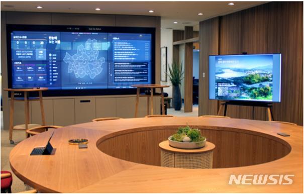 [서울=뉴시스] 서울시장실에 설치된 디지털 시민시장실. (사진=서울시 제공) 2020.05.17. photo@newsis.com 