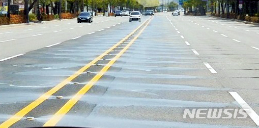 [광주=뉴시스] 광주시내 도로에 설치된 클린로드 시스템. (사진=광주환경공단 제공) 2020.05.18 photo@newsis.com