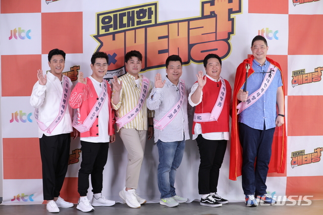 [서울=뉴시스] JTBC 예능 프로그램 '위대한 배태랑'에 출연하는 전 축구선수 안정환(왼쪽부터), 개그맨 김용만, 트로트 가수 김호중, 셰프 정호영, 개그맨 정형돈, 농구 감독·현주엽. (사진=JTBC 제공) 2020.05.18. photo@newsis.com