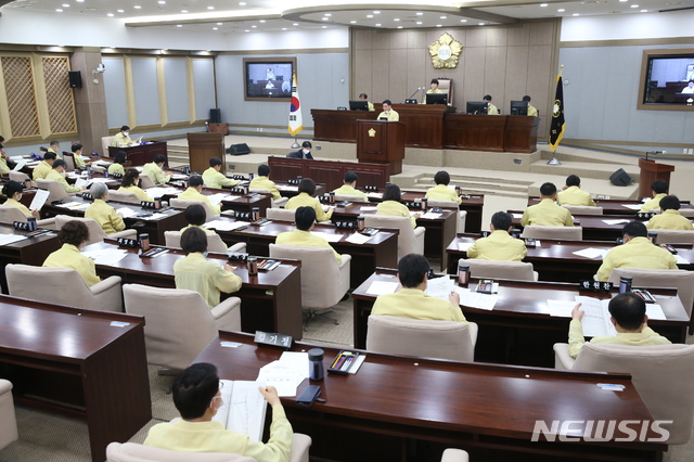 [수원=뉴시스] 18일 수원시의회는 제351회 임시회를 개회하고 제3회 추경안 등 37건의 안건을 29일까지 심의· 의결한다. 