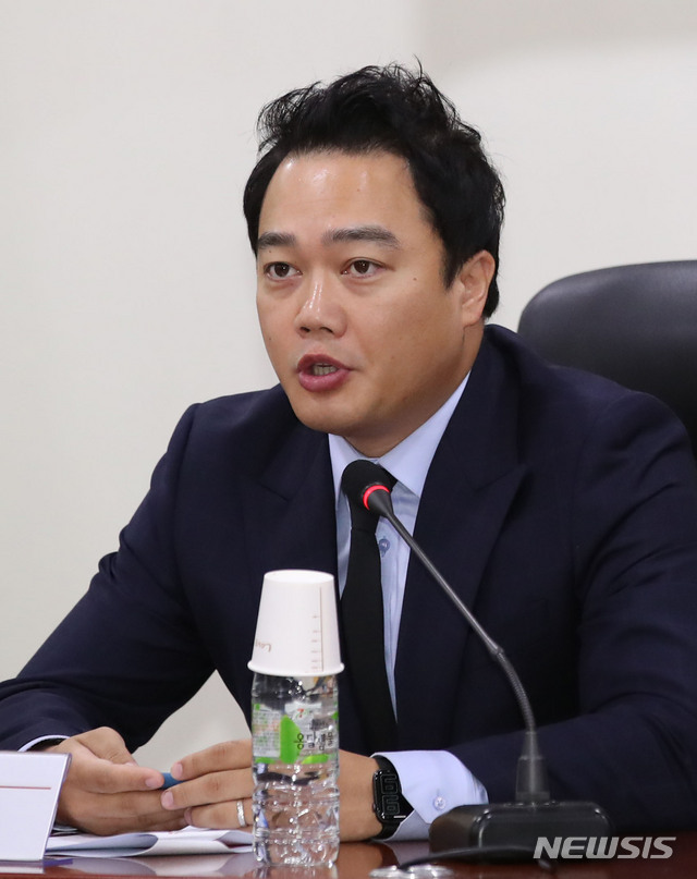 [서울=뉴시스] 김진아 기자 = 구혁모 국민의당 최고위원이 18일 서울 여의도 국회 의원회관에서 열린 최고위원회의에서 발언을 하고 있다. 2020.05.18.&nbsp;&nbsp; bluesoda@newsis.com