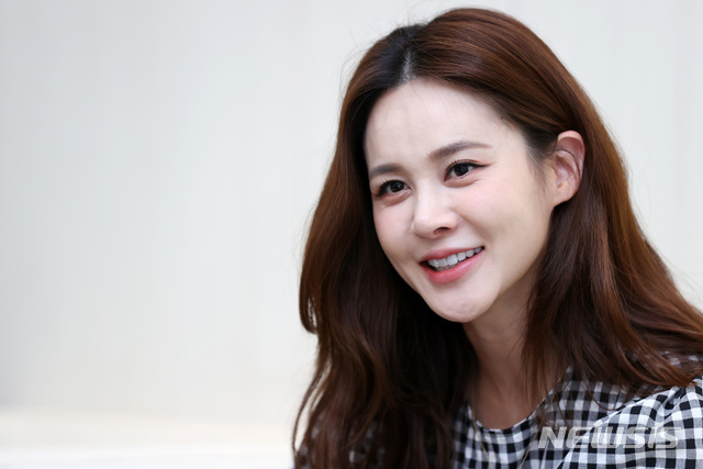 [서울=뉴시스] 이영환 기자 = 뮤지컬 렌트에서 미미 역을 맡은 아이비가 18일 오후 서울 용산구 블루스퀘어 인터파크홀에서 뉴시스와 인터뷰를 하고 있다. 2020.05.21.&nbsp; 20hwan@newsis.com