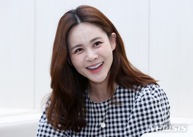 [서울=뉴시스] 이영환 기자 = 뮤지컬 렌트에서 미미 역을 맡은 아이비가 18일 오후 서울 용산구 블루스퀘어 인터파크홀에서 뉴시스와 인터뷰를 하고 있다. 2020.05.21.&nbsp; 20hwan@newsis.com