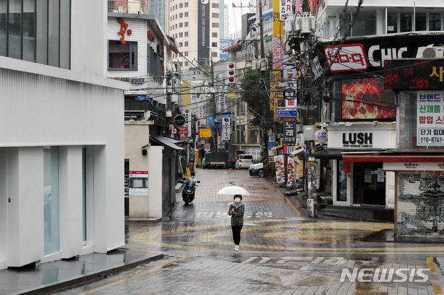 1일 서울 등 출근길 비…"경상내륙 30도 넘어" 더위