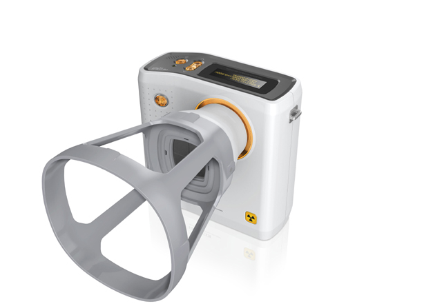 [서울=뉴시스] 레메디의 '소형 포터블 엑스레이'(사진=동국생명과학 제공)