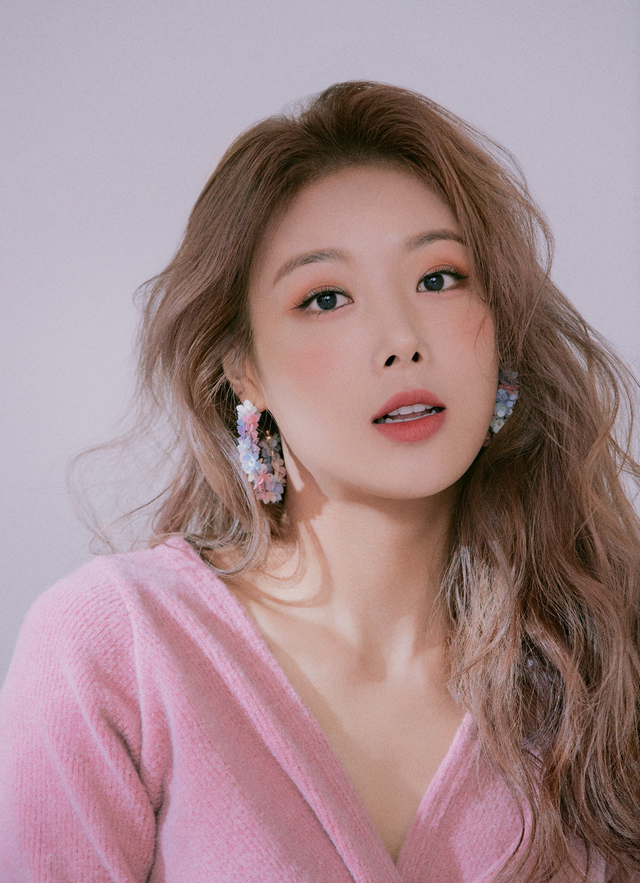 [서울=뉴시스] 유빈. 2020.05.20. (사진= 르 엔터테인먼트 제공) photo@newsis.com 