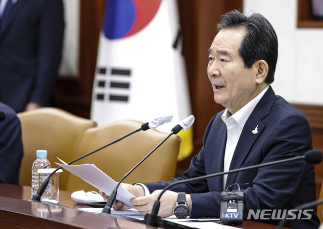 [서울=뉴시스] 박민석 기자 = 정세균 국무총리가 21일 오전 서울 종로구 정부서울청사에서 열린 국정현안점검조정회의에 참석해 모두발언을 하고 있다. 2020.05.21. mspark@newsis.com