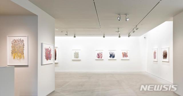 [서울=뉴시스] 가나아트 나인원 한남, 리오넬 에스테브 개인전 '프로방스의 종이'. 사진=가나아트 제공.2020.5.22 photo@newsis.com 