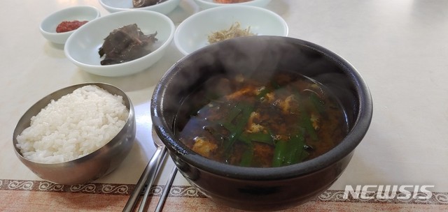 [괴산=뉴시스] 올갱이 해장국 