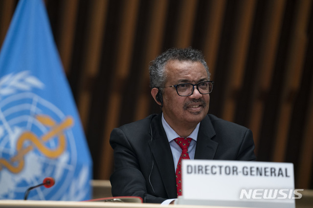 [제네바=AP/뉴시스]테워드로스 아드하놈 거브러여수스 세계보건기구(WHO) 사무총장이 5월22일 스위스 제네바에서 열린 WHO 제147차 이사회에서 발언하고 있다. 2020.05.23.