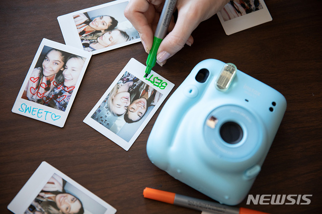 후지필름, 즉석카메라 '인스탁스 미니11' 누적판매 2천대 돌파