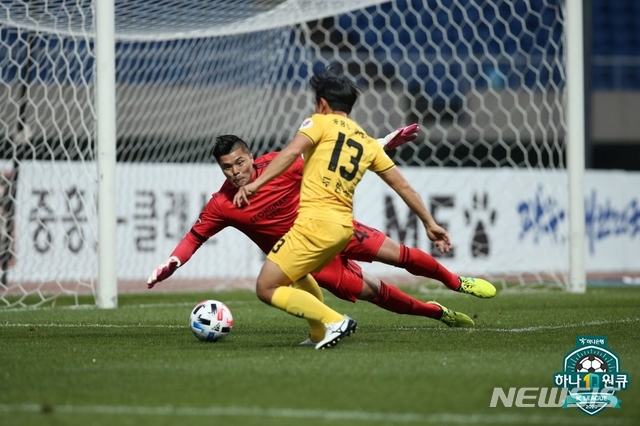 [서울=뉴시스]성남FC 골키퍼 김영광 (사진 = 프로축구연맹 제공)