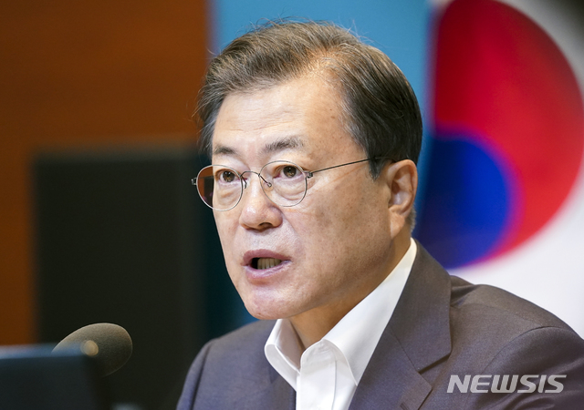 [서울=뉴시스]박영태 기자 = 문재인 대통령이 26일 청와대 여민관에서 열린 국무회의에 참석해 발언하고 있다. 2020.05.26. since1999@newsis.com