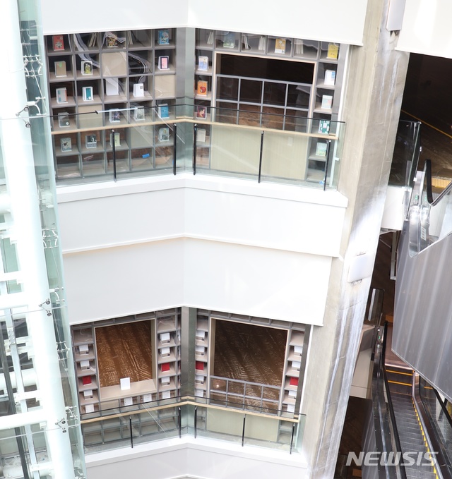 [청주=뉴시스] 임선우 기자 = 충북 청주시 문화제조창C 2~4층에 마련된 청주열린도서관 북타워. (사진=청주시 제공) 2020.05.27. photo@newsis.com