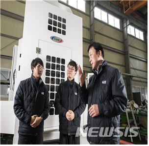 [서울=뉴시스]3월 '이달의 기능한국인'으로 선정된 정정환 한국브로치 대표. 2020. 05. 28.(사진=고용노동부). photo@newsis.com 