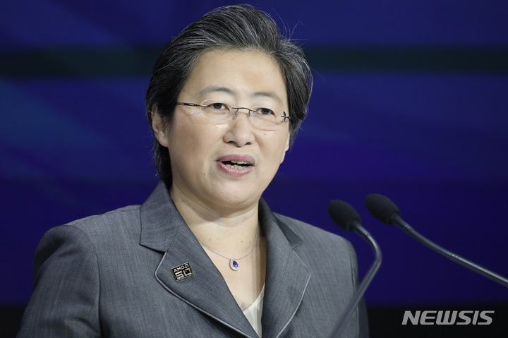 [뉴욕=AP/뉴시스] 리사 수 AMD 최고경영자가 나스닥 오프닝 벨 행사에 참석해 발언하고 있다. 2019.05.01.