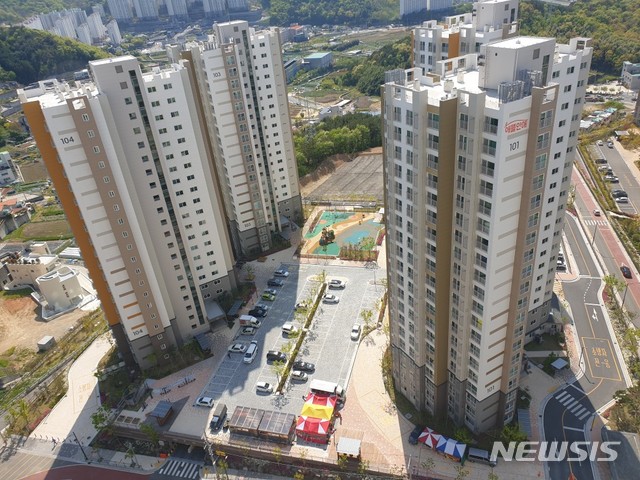 경남 거제시 장기공공임대주택 '해뜰안애' 아파트 전경. (사진=거제시 제공)