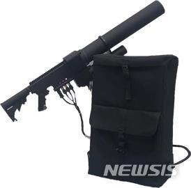 [서울=뉴시스] 휴대용 안티드론 건(Anti-drone Gun). 2020.05.28. (사진=방위사업청 제공)