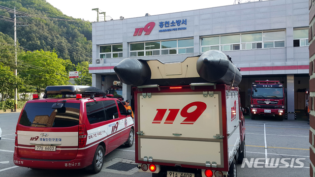 [홍천=뉴시스] 김경목 기자 = 28일 오후 강원 홍천소방서 출동차량장비 점검 모습. 2020.05.28. photo31＠newsis.com