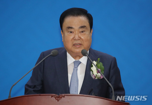 [서울=뉴시스] 김진아 기자 = 문희상 국회의장이 28일 오전 서울 여의도 국회에서 열린 제72주년 국회개원기념식에서 기념사를 하고 있다. 2020.05.28. bluesoda@newsis.com