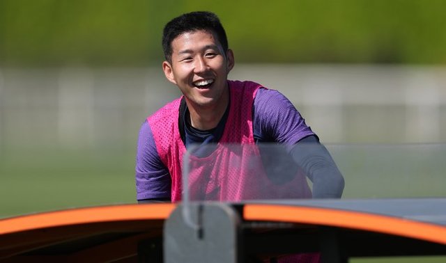 [서울=뉴시스] 군사훈련을 마치고 토트넘으로 복귀한 손흥민. (캡처=토트넘 홈페이지)