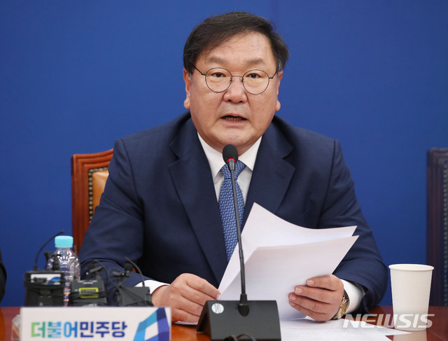 [서울=뉴시스] 김진아 기자 = 김태년 더불어민주당 원내대표가 31일 서울 여의도 국회에서 열린 제21대 국회 출범 기자간담회에서 발언을 하고 있다. 2020.05.31.&nbsp; bluesoda@newsis.com