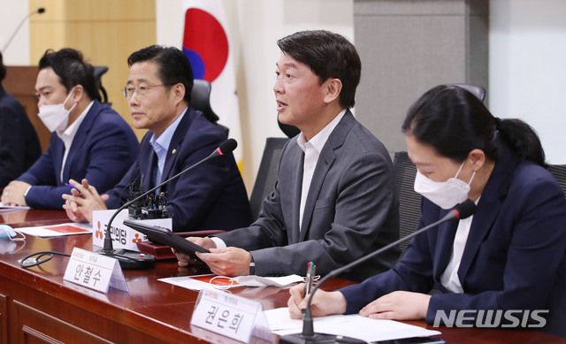 [서울=뉴시스] 김진아 기자 = 안철수 국민의당 대표가 1일 오전 서울 여의도 국회 의원회관에서 열린 최고위원회의에서 발언하고 있다. 2020.06.01. bluesoda@newsis.com