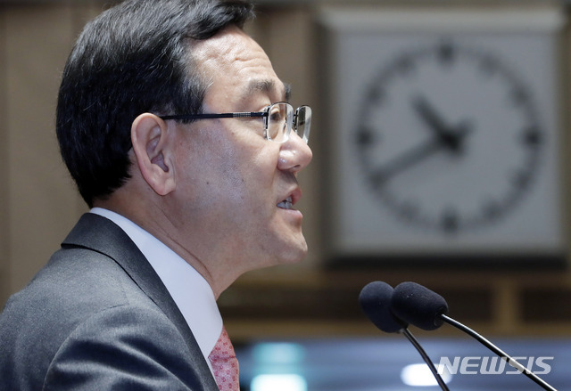 [서울=뉴시스] 최동준 기자 = 주호영 미래통합당 원내대표가 2일 서울 여의도 국회 예결위회의장에서 열린 의원총회에서 발언하고 있다. 2020.06.02.&nbsp; photocdj@newsis.com