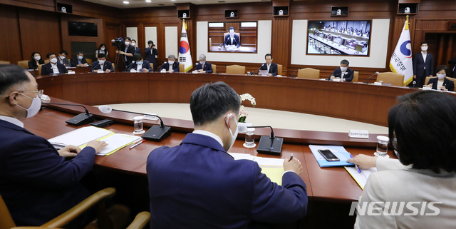 [서울=뉴시스]김명원 기자 = 정세균 국무총리가 3일 서울 종로구 정부서울청사에서 열린 국정현안점검조정회의에 참석해 발언하고 있다.  2020.06.03. kmx1105@newsis.com