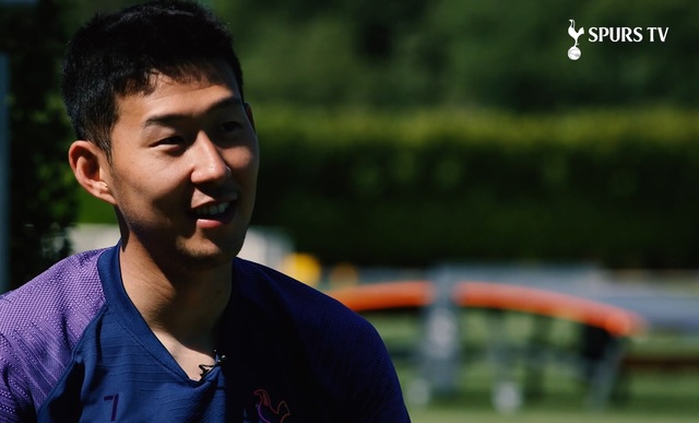 [서울=뉴시스] 손흥민이 토트넘 구단 채널을 통해 군 생활에 대한 에피소드를 전하고 있다. (캡처=토트넘 홈페이지)