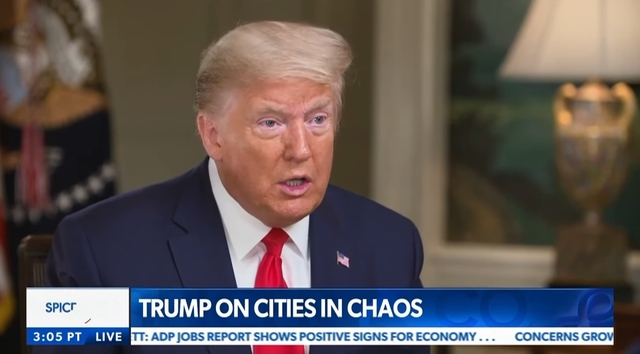 [서울=뉴시스]도널드 트럼프 미국 대통령이 3일(현지시간) 공개된 뉴스맥스 인터뷰에서 미국 내 조지 플로이드 사망 규탄 시위에 대해 발언하고 있다. (사진=뉴스맥스 유튜브 계정 캡처) 2020.06.04. 