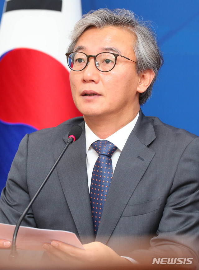 [서울=뉴시스] 장세영 기자 = 전재수 더불어민주당 원내선임부대표가 4일 서울 여의도 국회에서 열린 더불어민주당 정책조정회의에 참석해 현안관련 발언을 하고 있다. 2020.06.04.&nbsp; photothink@newsis.com