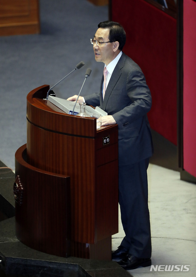 [서울=뉴시스] 최동준 기자 = 주호영 미래통합당 원내대표가 5일 서울 여의도 국회에서 열린 21대 국회 첫 본회의에서 의사진행 발언을 하고 있다. 2020.06.05.&nbsp; photocdj@newsis.com