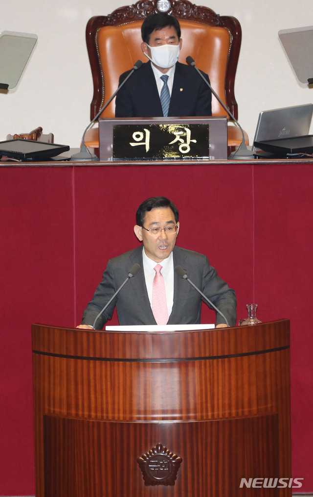 [서울=뉴시스] 김진아 기자 = 주호영 미래통합당 원내대표가 5일 서울 여의도 국회에서 열린 21대 첫 본회의에서 발언을 하고 있다. 2020.06.05.&nbsp; bluesoda@newsis.com