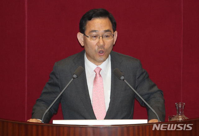 [서울=뉴시스] 김진아 기자 = 주호영 미래통합당 원내대표가 5일 서울 여의도 국회에서 열린 21대 첫 본회의에서 발언을 하고 있다. 2020.06.05. bluesoda@newsis.com