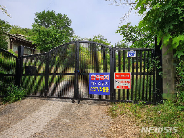 [양산=뉴시스] 안지율 기자 = 문재인 대통령 퇴임 후 사저가 들어설 경남 양산시 화북면 지산리 363-2번지 일원이 주택 입구. 2020.06.05. alk9935@newsis.com