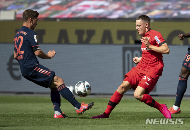 [레버쿠젠=AP/뉴시스] 레버쿠젠의 플로리안 비르츠가 17세34일의 나이로 분데스리가 최연소 득점 기록을 갈아치웠다. 2020.06.06.