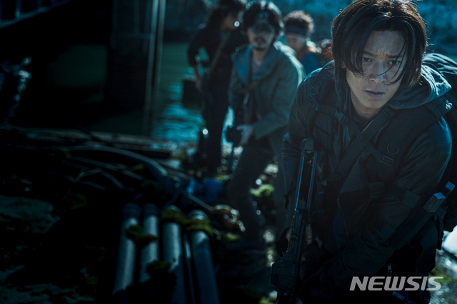 [서울=뉴시스] 영화 '반도' 스틸. (사진=NEW 제공)