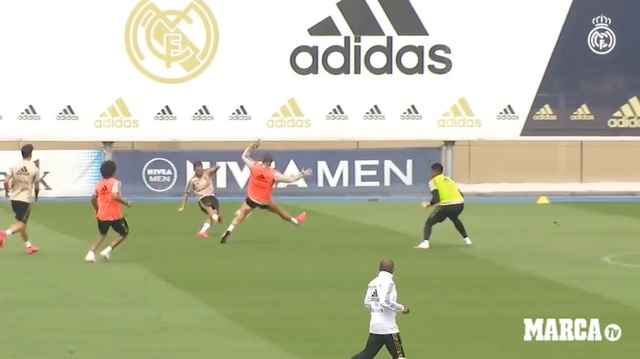 [서울=뉴시스] 스페인 프리메라리가 명문 레알 마드리드 공격수 에당 아자르가 연습경기에서 멋진 골을 터트렸다. (캡처=스페인 마르카)