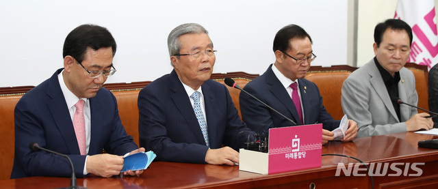 [서울=뉴시스]김선웅 기자 = 김종인 미래통합당 비상대책위원장가 8일 오전 서울 여의도 국회에서 열린 비상대책위원회의에서 발언하고 있다. 2020.06.08. mangusta@newsis.com