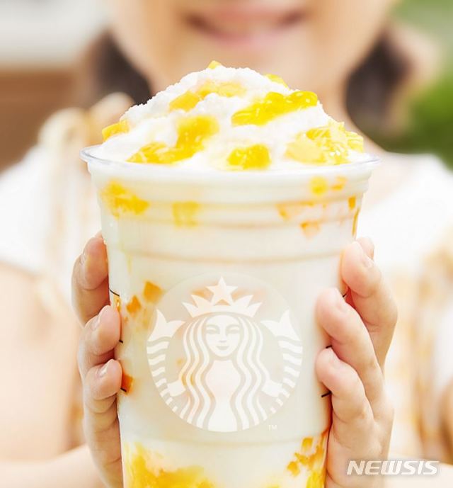 [서울=뉴시스]스타벅스 '애플망고 요거트 블렌디드' 