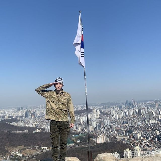 [서울=뉴시스] 래퍼 겸 배우 한별(앤덥)이 9일 입대한다. (사진=한별 페이스북)