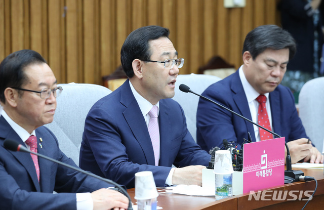 [서울=뉴시스] 김진아 기자 = 주호영 미래통합당 원내대표가 9일 서울 여의도 국회에서 열린 원내대책회의에서 발언을 하고 있다. 2020.06.09. bluesoda@newsis.com