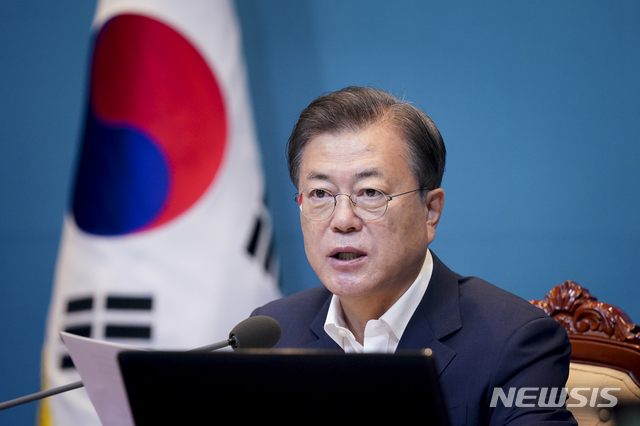 [서울=뉴시스]배훈식 기자 = 문재인 대통령이 9일 청와대에서 열린 국무회의에 참석해 발언하고 있다. 2020.06.09.&nbsp; dahora83@newsis.com