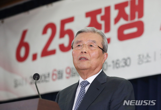 [서울=뉴시스] 김진아 기자 = 김종인 미래통합당 비상대책위원장이 9일 서울 여의도 국회 의원회관에서 열린 '6.25전쟁 70주년 : 회고와 반성’ 정책세미나에서 축사를 하고 있다. 2020.06.09.&nbsp; bluesoda@newsis.com