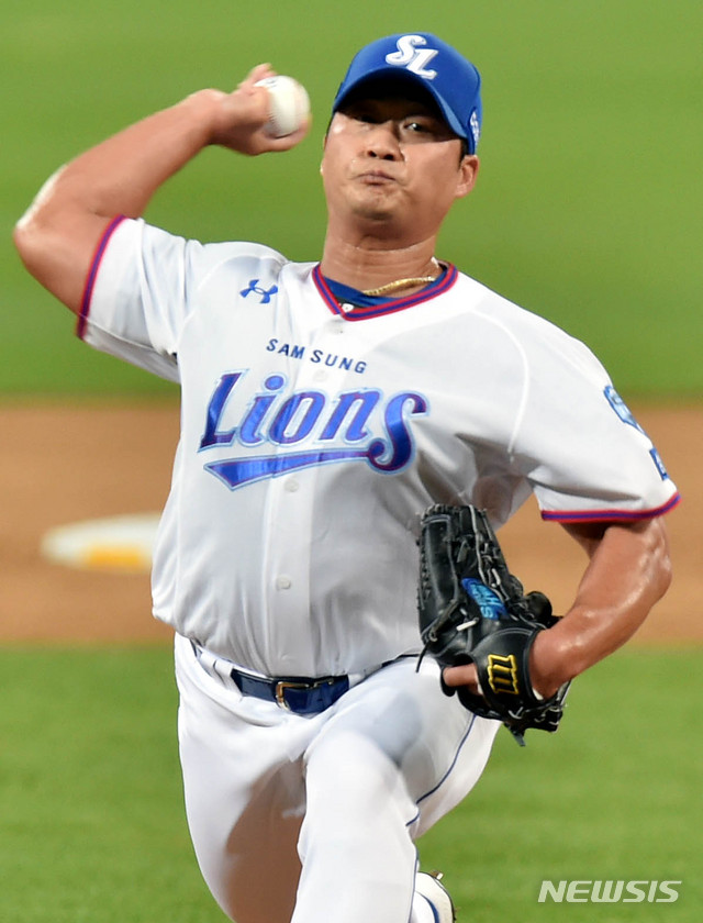 [대구=뉴시스] 이무열 기자 = 9일 오후 대구 수성구 삼성라이온즈파크에서 열린 프로야구 ‘2020 신한은행 SOL KBO리그’ 키움 허어로즈와 삼성 라이온즈의 경기, 8회초 등판한 삼성 오승환이 역투하고 있다. 2020.06.09.lmy@newsis.com