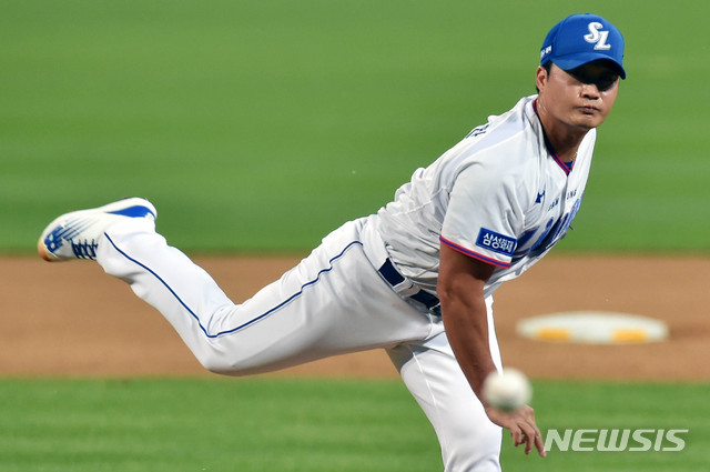 [대구=뉴시스] 이무열 기자 = 9일 오후 대구 수성구 삼성라이온즈파크에서 열린 프로야구 ‘2020 신한은행 SOL KBO리그’ 키움 허어로즈와 삼성 라이온즈의 경기, 8회초 등판한 삼성 오승환이 역투하고 있다. 2020.06.09. lmy@newsis.com