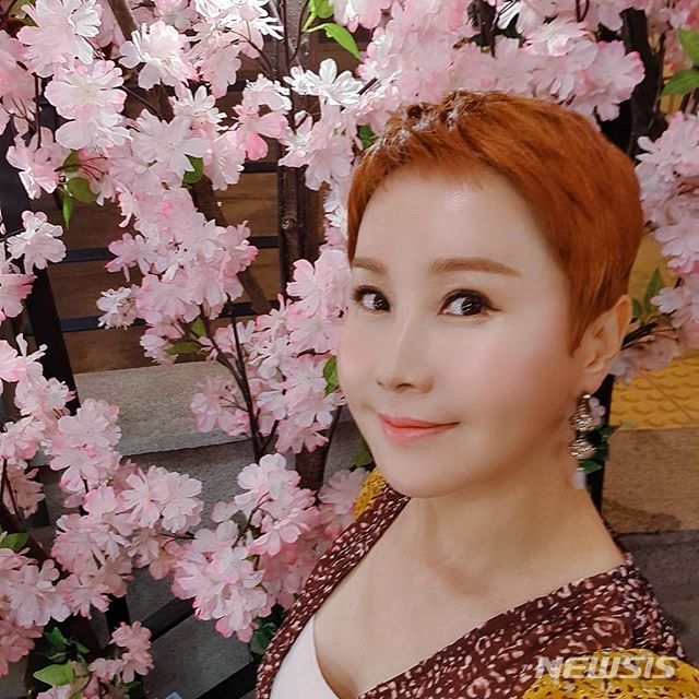 [서울=뉴시스] 가수 박혜경이 지난 9일 SBS 예능프로그램 '불타는 청춘'에 출연했다. (사진=박혜경 인스타그램)