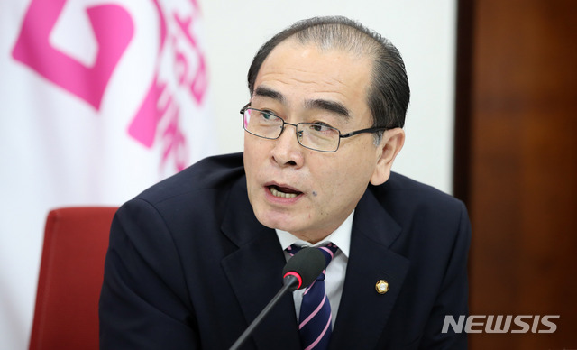 [서울=뉴시스]김선웅 기자 = 태영호 미래통합당 의원이 10일 오전 서울 여의도 국회 원내대표실에서 북한 관련 긴급안보간담회에 참석해 발언하고 있다. 2020.06.10. mangusta@newsis.com