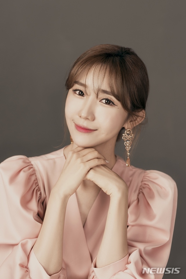 [서울=뉴시스] 가수 하유비. (사진 = 제이지엔터테인먼트 제공) photo@newsis.com